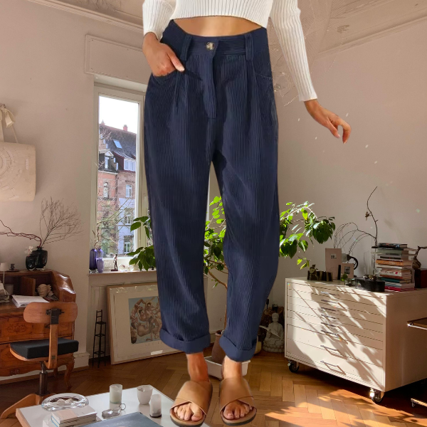 Bequeme Cordhose mit Hochgeschnittenem Tiefstich