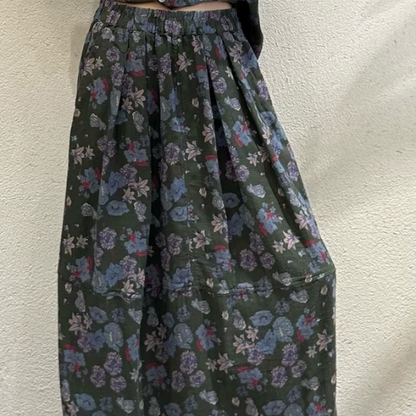 Eleganter Rock mit Blumenmuster und Taschen