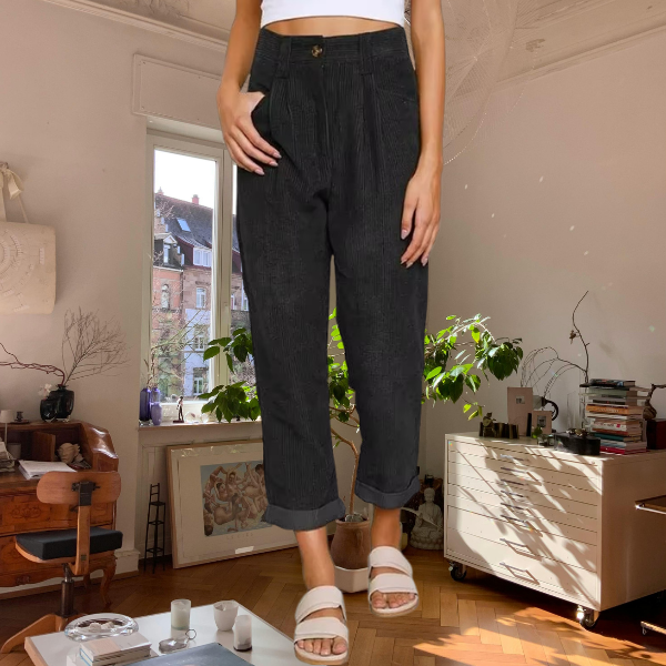 Bequeme Cordhose mit Hochgeschnittenem Tiefstich