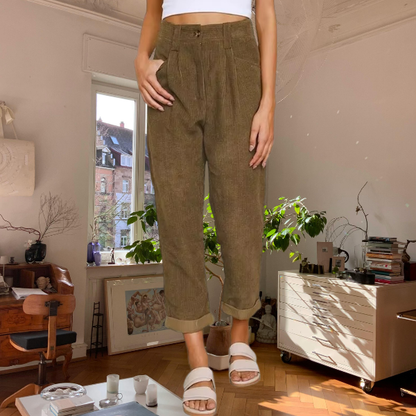 Bequeme Cordhose mit Hochgeschnittenem Tiefstich