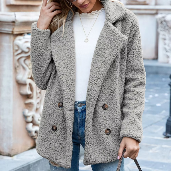 Stylischer Teddymantel