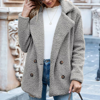 Stylischer Teddymantel