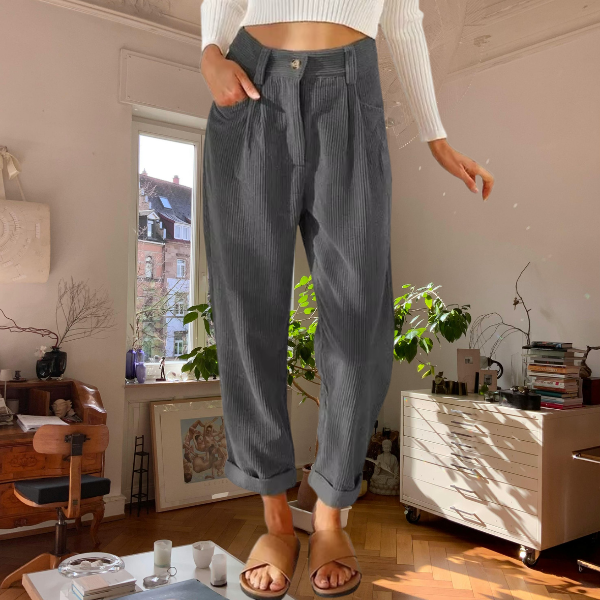 Bequeme Cordhose mit Hochgeschnittenem Tiefstich
