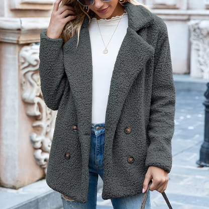 Stylischer Teddymantel