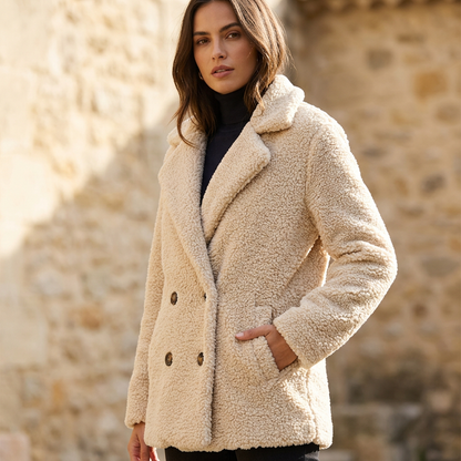 Stylischer Teddymantel