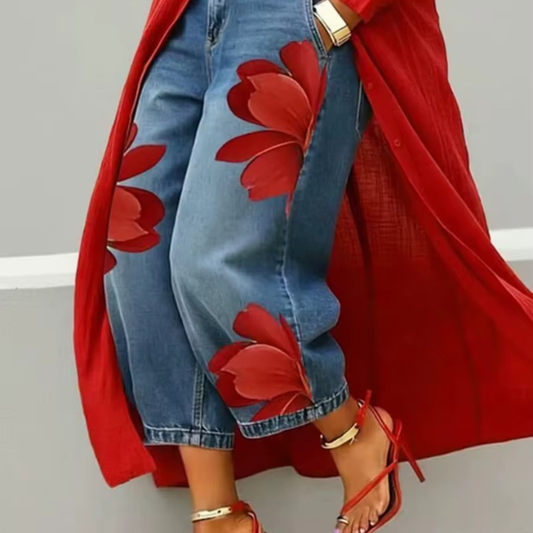 Lässige Jeans mit Kirschblüten